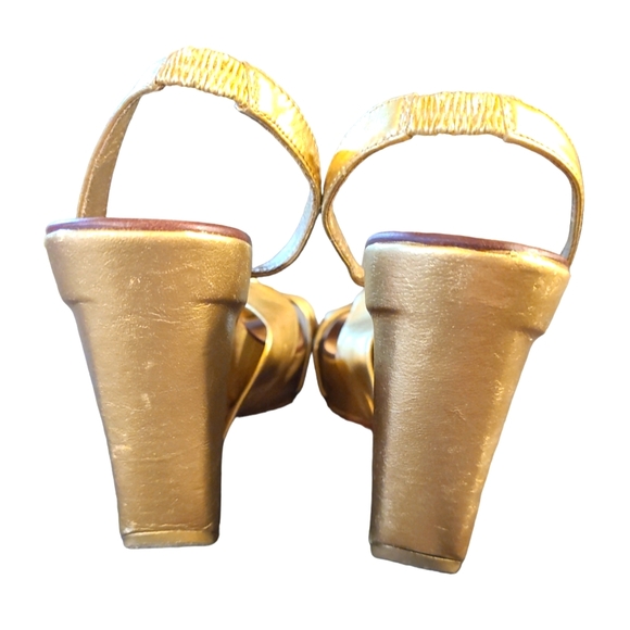DIANE VON FURSTENBERG | Gold Wedge Slingback Sandals in Size US 8.5 - Picture 4 of 7